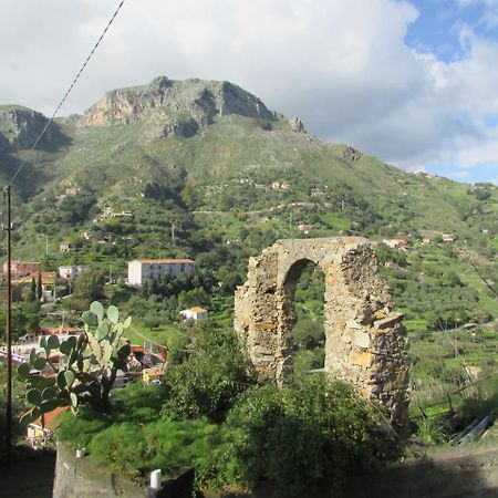 Rifugio Dei Tre Pini Vendégház Castelmola Kültér fotó