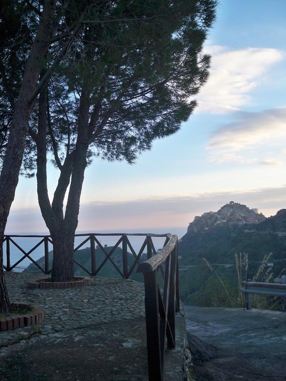 Rifugio Dei Tre Pini Vendégház Castelmola Kültér fotó