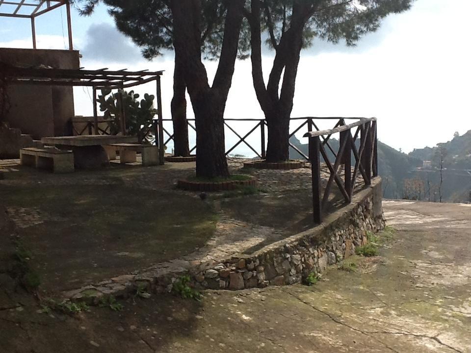Rifugio Dei Tre Pini Vendégház Castelmola Kültér fotó