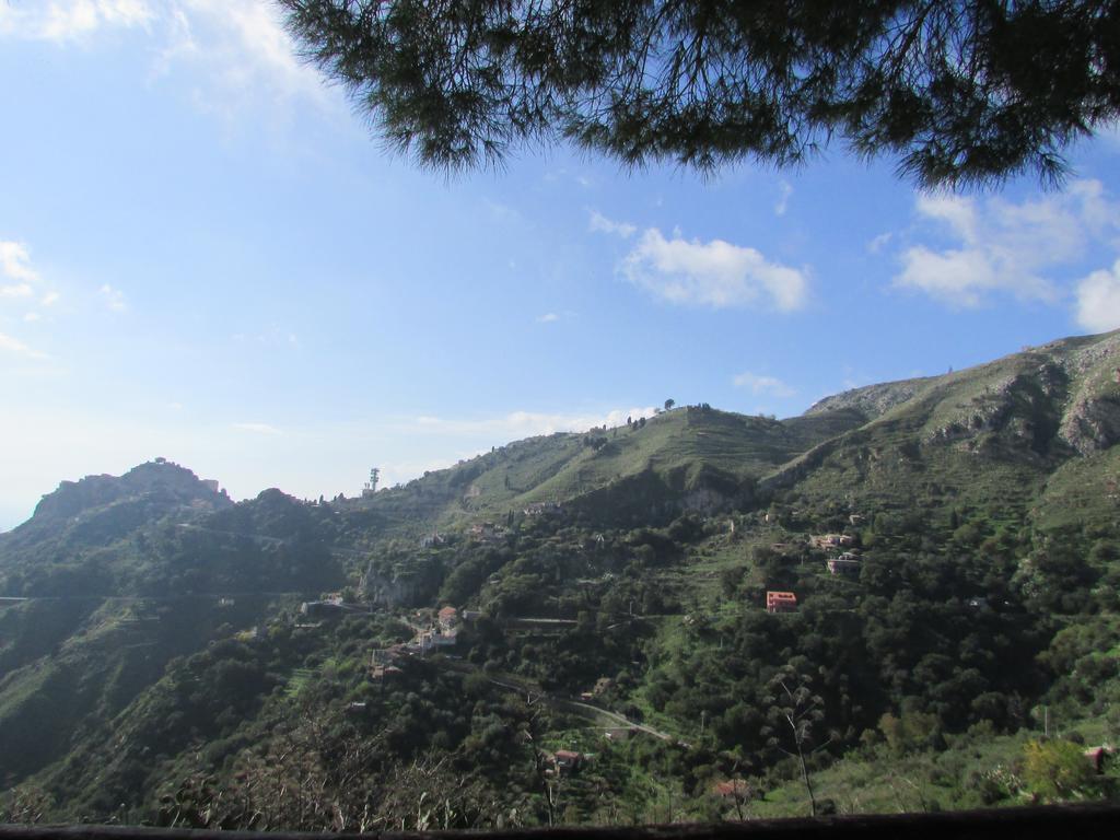Rifugio Dei Tre Pini Vendégház Castelmola Kültér fotó