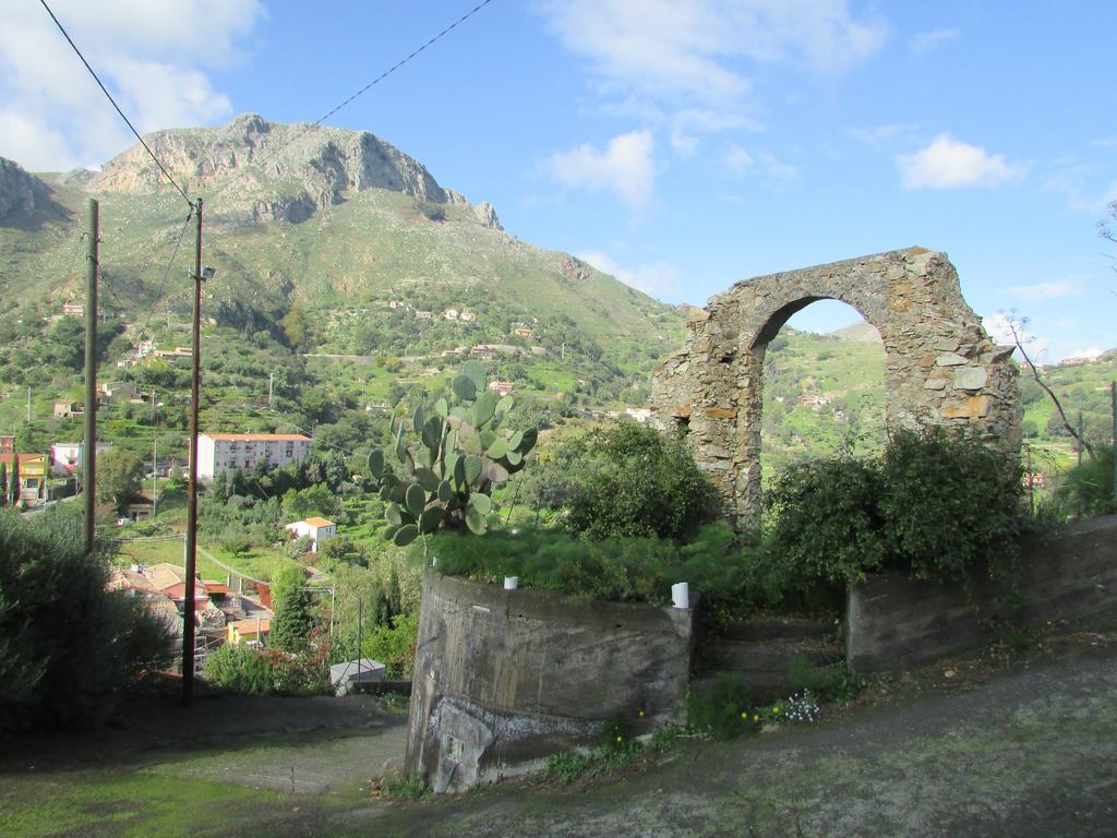 Rifugio Dei Tre Pini Vendégház Castelmola Kültér fotó
