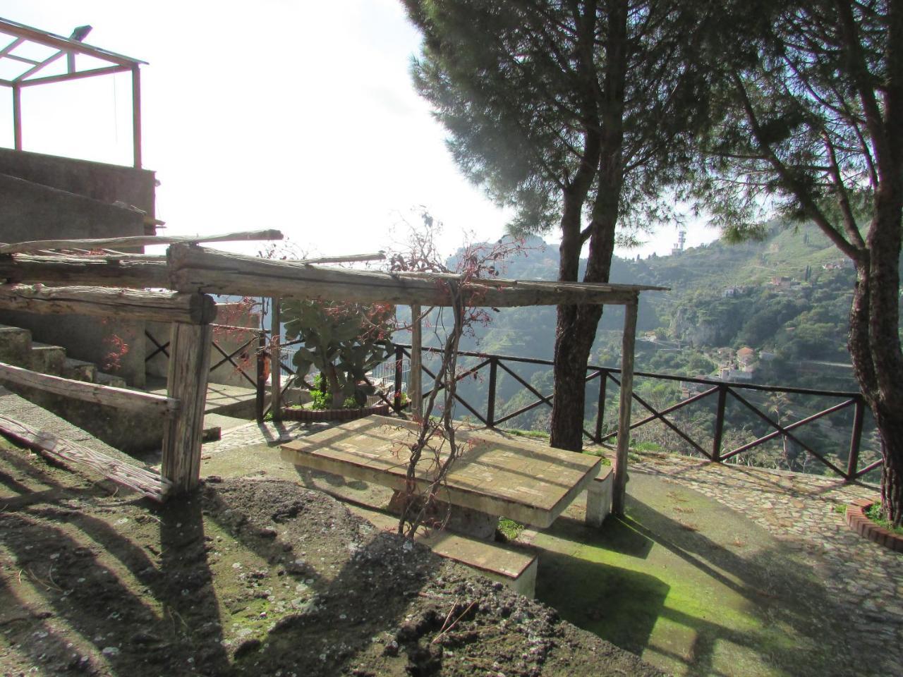 Rifugio Dei Tre Pini Vendégház Castelmola Kültér fotó