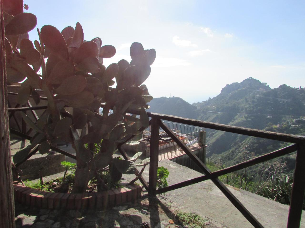 Rifugio Dei Tre Pini Vendégház Castelmola Kültér fotó